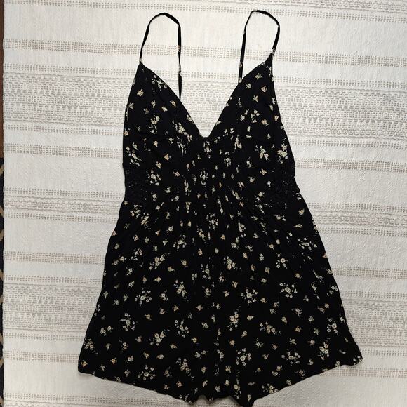 No Comment Black Floral Romper Lace Trim Summer Outfit Size L (Runs Small) - Picture 2 of 8